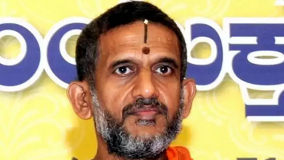 Mangaluru: Delegation meets Pejawar Mutt seer to promote harmony