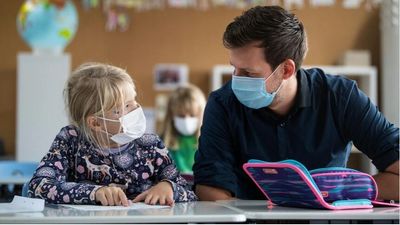 SA schools drop non-essential activities as teachers face 'exhaustion' through COVID shortages