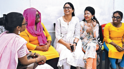 Acid attack survivor extends helping hand to Kolkata girls in need