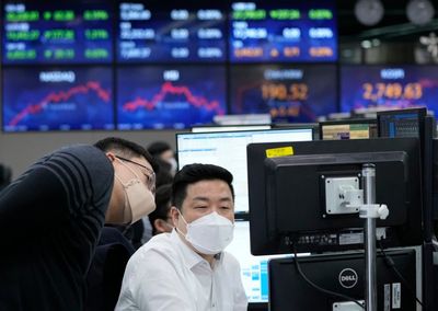 Asian stocks fall after China manufacturing weakens