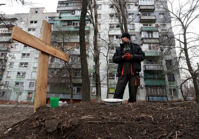 Aid convoy nears besieged Mariupol but needs guarantees - Red Cross