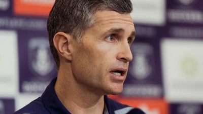 Fremantle Dockers coach Justin Longmuir to miss Western Derby due to being COVID close contact