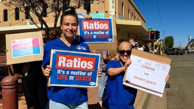 Broken Hill nurses and midwives join 24-hour strike, call for better conditions in NSW hospitals