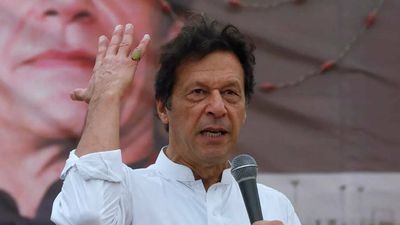 Imran Khan’s options fade as Pakistan opposition gains support