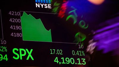 The stock market's fine with rising recession risk