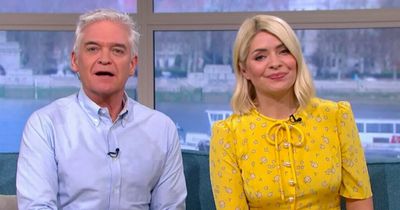 ITV This Morning viewers spot something 'dodgy' on Holly Willoughby's dress