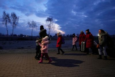 Ukraine refugees encouraged to find jobs as war exodus slows