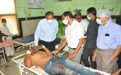 A.P., Karnataka devotees clash at Srisailam, two injured