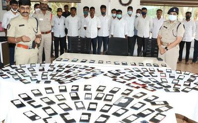 Tirupati police recover 134 stolen cellphones