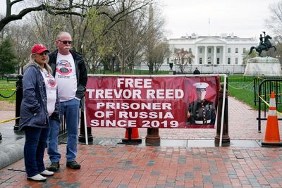 Trevor Reed: Biden meets with parents of ex-marine detained in Russia as he starts hunger strike
