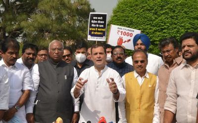 Cong. steps up pressure on Govt. over fuel price hike