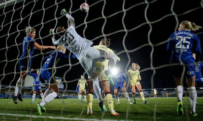 Emma Hayes’s nous could give Chelsea edge over Arsenal in WSL title race