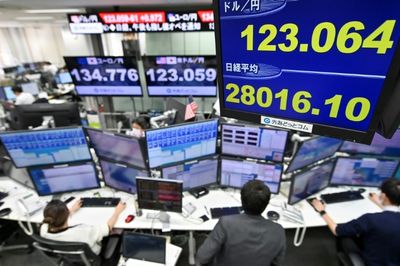 Asian markets fall further and oil extends steep losses