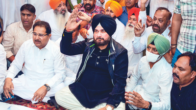 Congress holds protest in Amritsar against rising cost of petrol, diesel