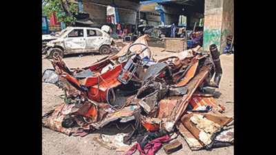 Kolkata: Truck driver dies, helper injured in accident