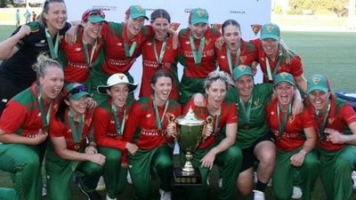 Tasmania's champion cricketers the Tigers united with Ruth Preddy Trophy following courier fail