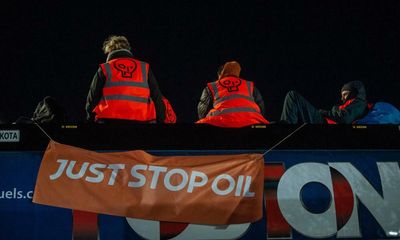 Environmental protesters block oil terminals across UK