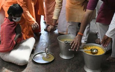 Karnataka’s mid-day meal scheme to bear the name of Siddaganga mutt seer