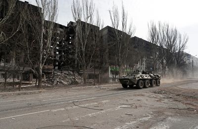 Red Cross teams on way to Mariupol, but without aid