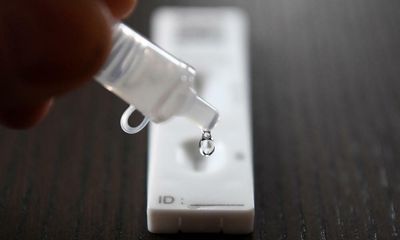 Covid experts call for return of free tests as UK cases hit new high