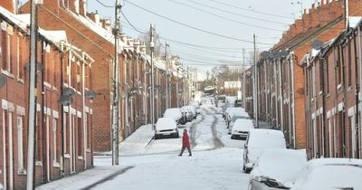 Snow falls across UK with heavy flurries as temperatures set to drop to -8C