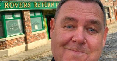 Coronation Street star 'couldn't be happier' as he signs new contract with ITV soap