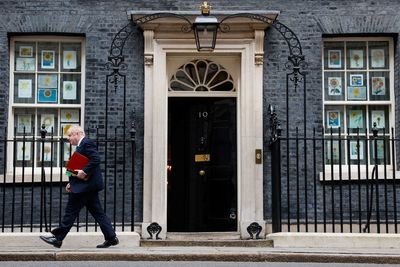 UK officials begin to receive 50 pound fines following probe into Downing Street parties - Sky