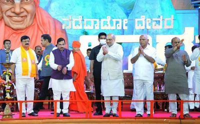 Shah sends message that BJP wants to keep Lingayat vote base intact with BSY’s help