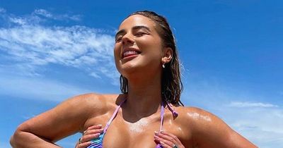 Woman takes very different bikini pictures just minutes apart to show the power of posing