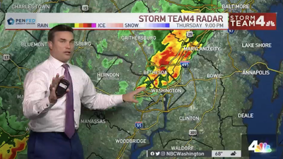 Meteorologist pauses live weather report to call family about tornado warning