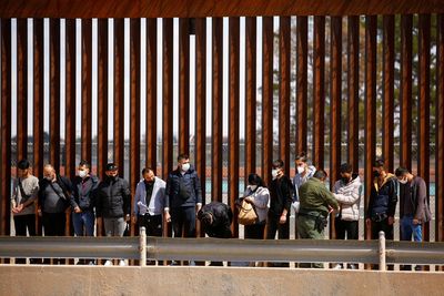 U.S. to end COVID order blocking asylum seekers at border with Mexico
