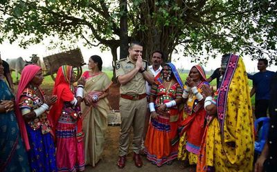 Andhra Pradesh: Police celebrate Ugadi with Lambada tribes