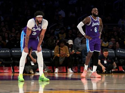 Depleted Grizzlies stun Suns, Lakers fall despite return of James, Davis