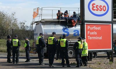 Protesters continue to block UK oil terminals despite more than 100 arrests