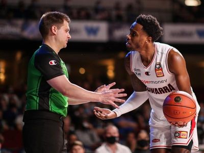 Hawks top United, rise to second in NBL