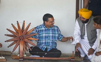 Give AAP a chance, you will forget other parties, Kejriwal tells Gujarat