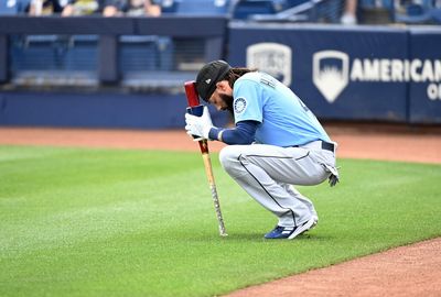 Mariners centerfielder Billy Hamilton just made one of the most ridiculous catches you’ll see all year