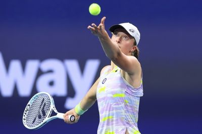 Swiatek beats Osaka to win Miami Open