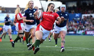 Late try from Ffion Lewis secures thrilling victory for Wales over Scotland