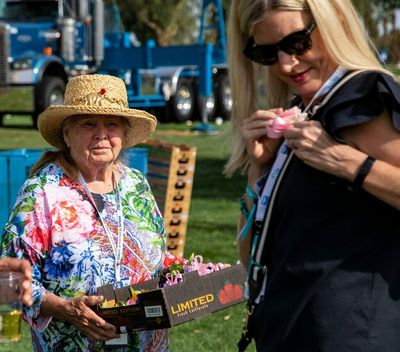 This woman creates thousands of flower ribbons and has passed them out at the Dinah Shore for 23 years