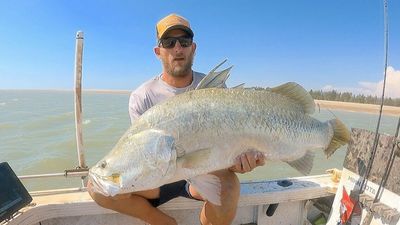 Body of missing fisherman found after boat hits buoy in Central Queensland