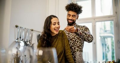 Woman perplexed as date asks her to help him cook - but doesn't let her eat