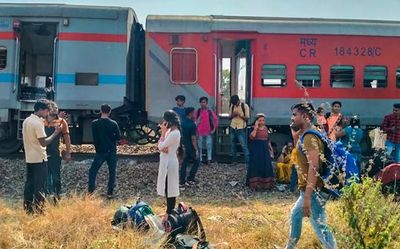 Express train derails near Maharashtra's Nashik