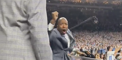 Kenny Smith was so pumped watching the final seconds of UNC’s thrilling win over Duke