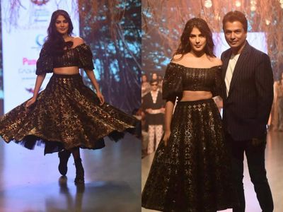 Rhea Chakraborty stuns at the grand finale of Pune Times Fashion Week