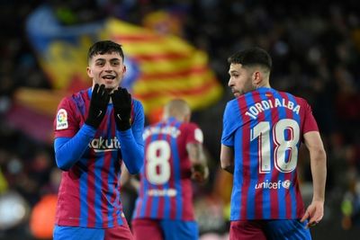 Pedri masterclass sees off Sevilla and sends Barca second