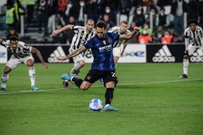 Inter sneak past Juve to stay on heels of leaders Milan