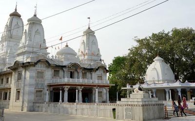 Man attacks constables at Gorakhnath temple gate; arrested
