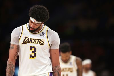 Lakers, LeBron on brink after Denver rout