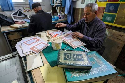 Libyan artisans restore old Korans for Ramadan